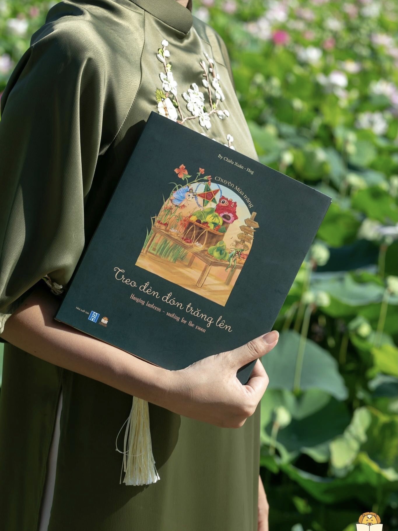 Sách - Treo đèn đón trăng lên - LionBooks - Bìa cứng in màu toàn bộ