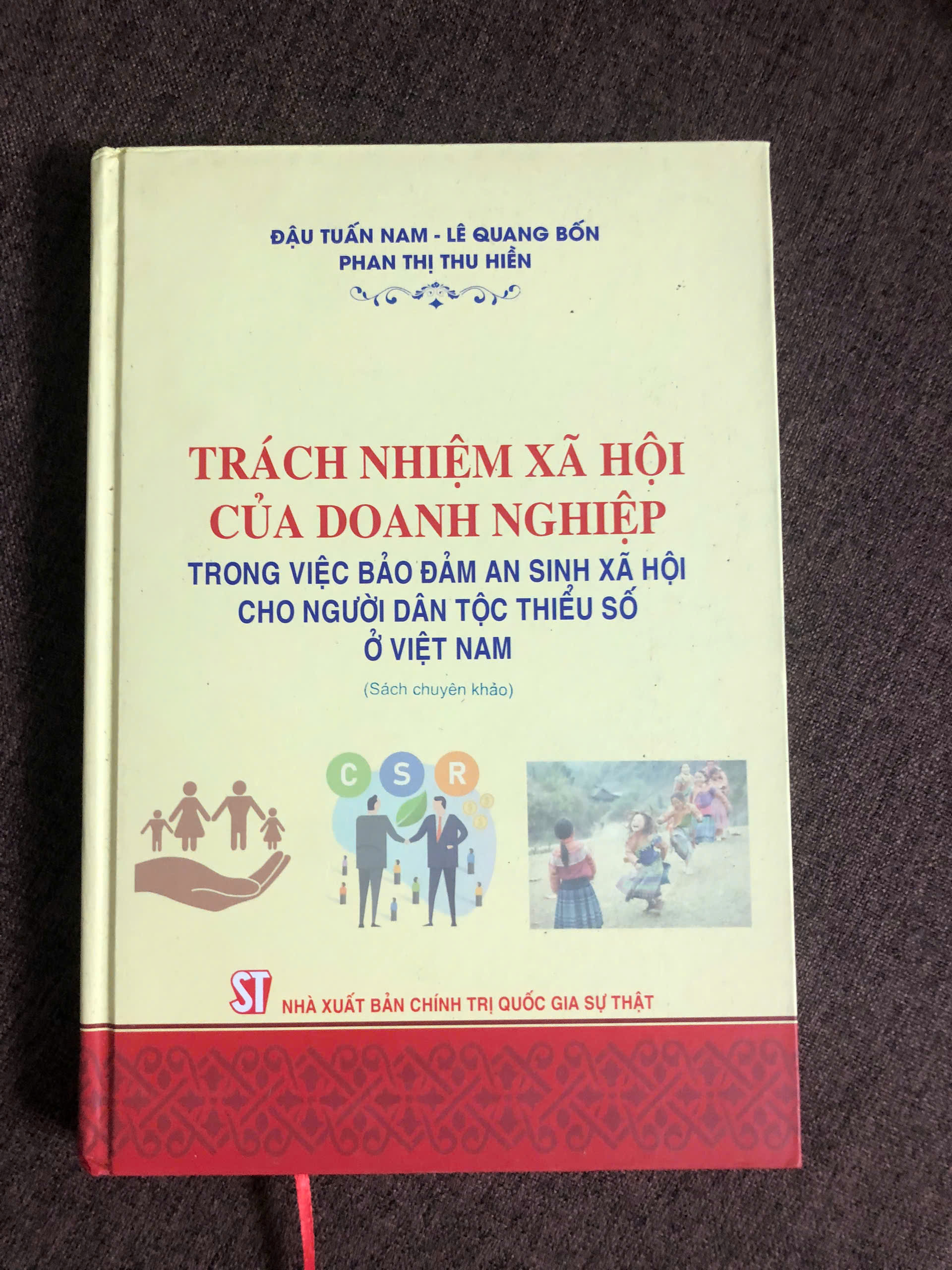 bìa cứng - Trách nhiệm Xã hội của Doanh nghiệp trong việc đảm bảo an sinh xã hội cho người dân tộc thiểu số ở Việt Nam (sách chuyên khảo)