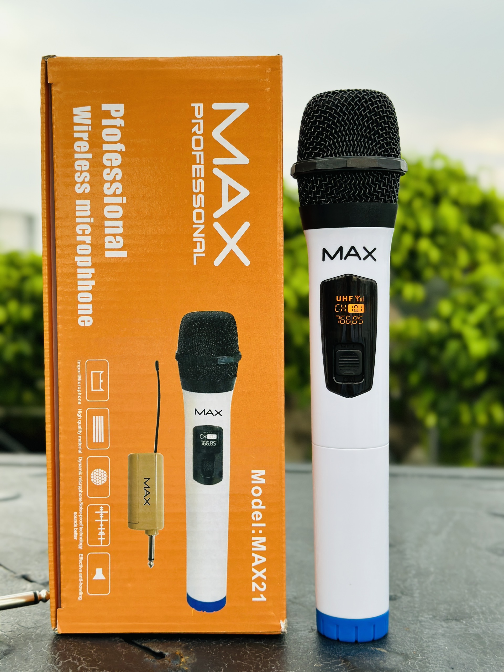Hình ảnh Micro không dây đa năng Max 21 - Micro không dây giá tốt, sử dụng cho mọi loại thiết bị âm thanh - Micro dành cho loa kéo, loa bluetooth, amply - Màn hình Led hiển thị thông số - Âm thanh cực hay, giá cực rẻ - Hàng nhập khẩu
