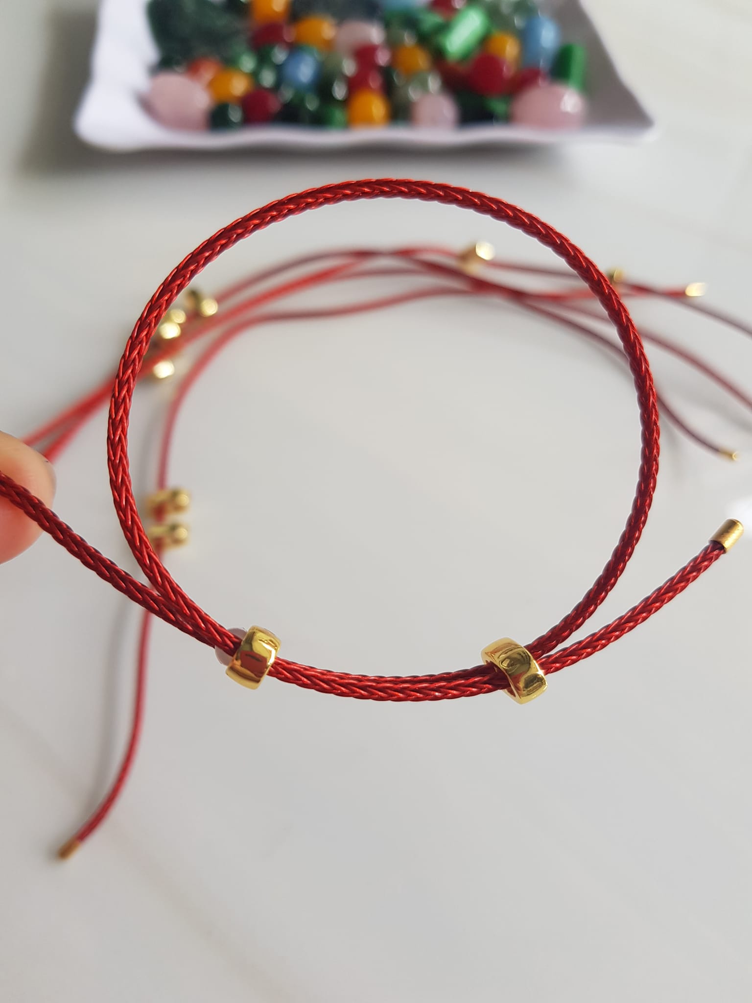 Dây thun Đỏ dẻo phối vòng tay hạt lu thống  Size dây đỏ 2mm   Nữ đã có hạt lu thống thì đây chính là sợi dây thun phối với hạt lu thống đeo xinh ạ