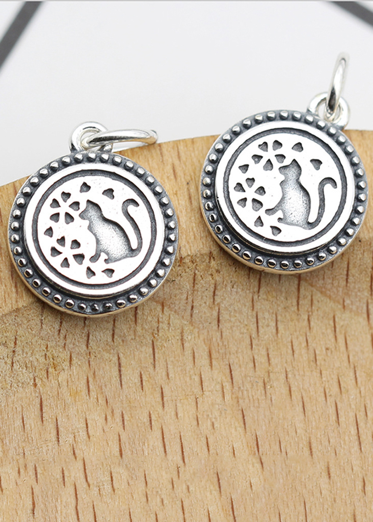 Combo 2 cái charm bạc hình con mèo dễ thương treo - Ngọc Quý Gemstones