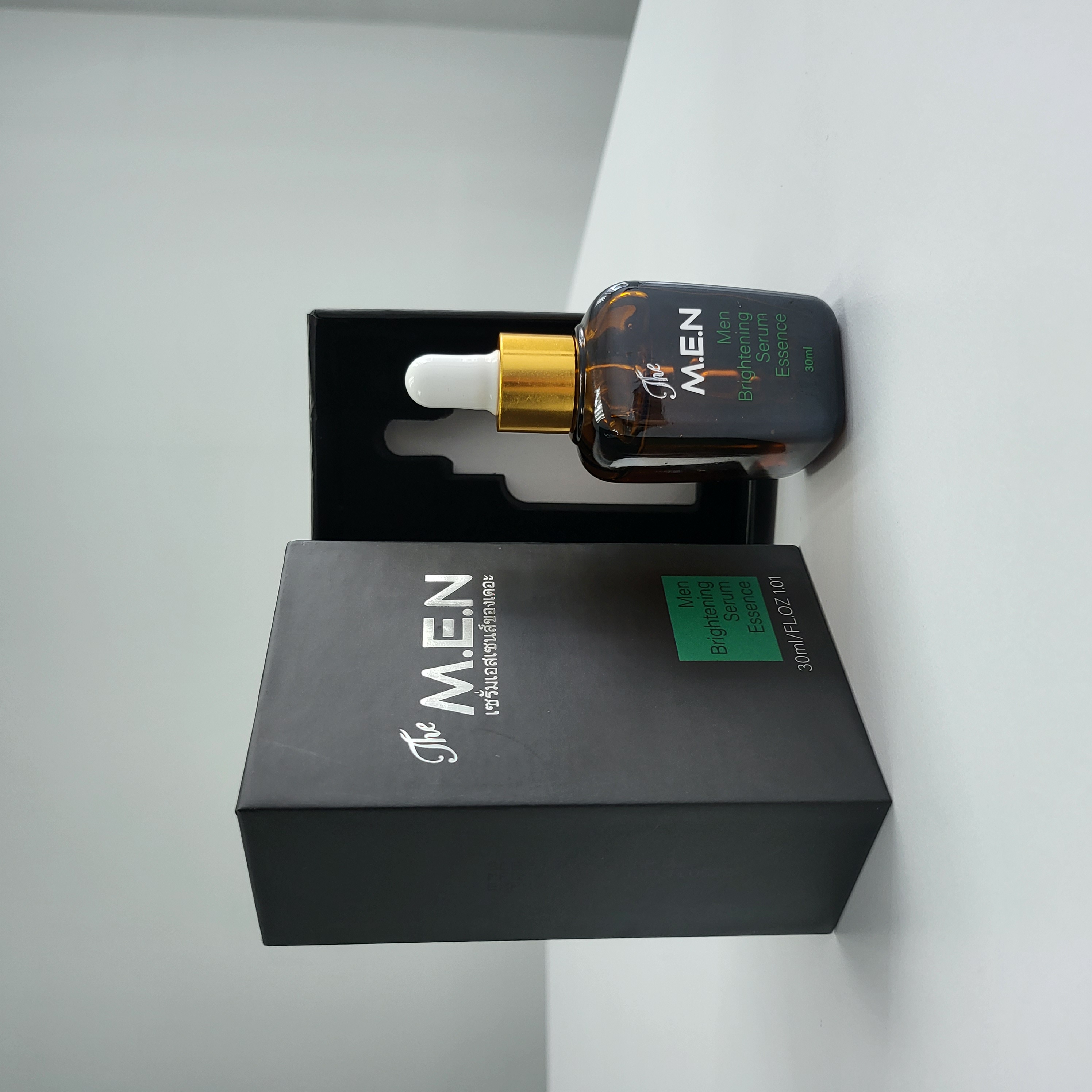 Serum trắng da mềm mịn và se khít lỗ chân lông The MEN Brightening Serum Essence The M.E.N Thailand 30ml