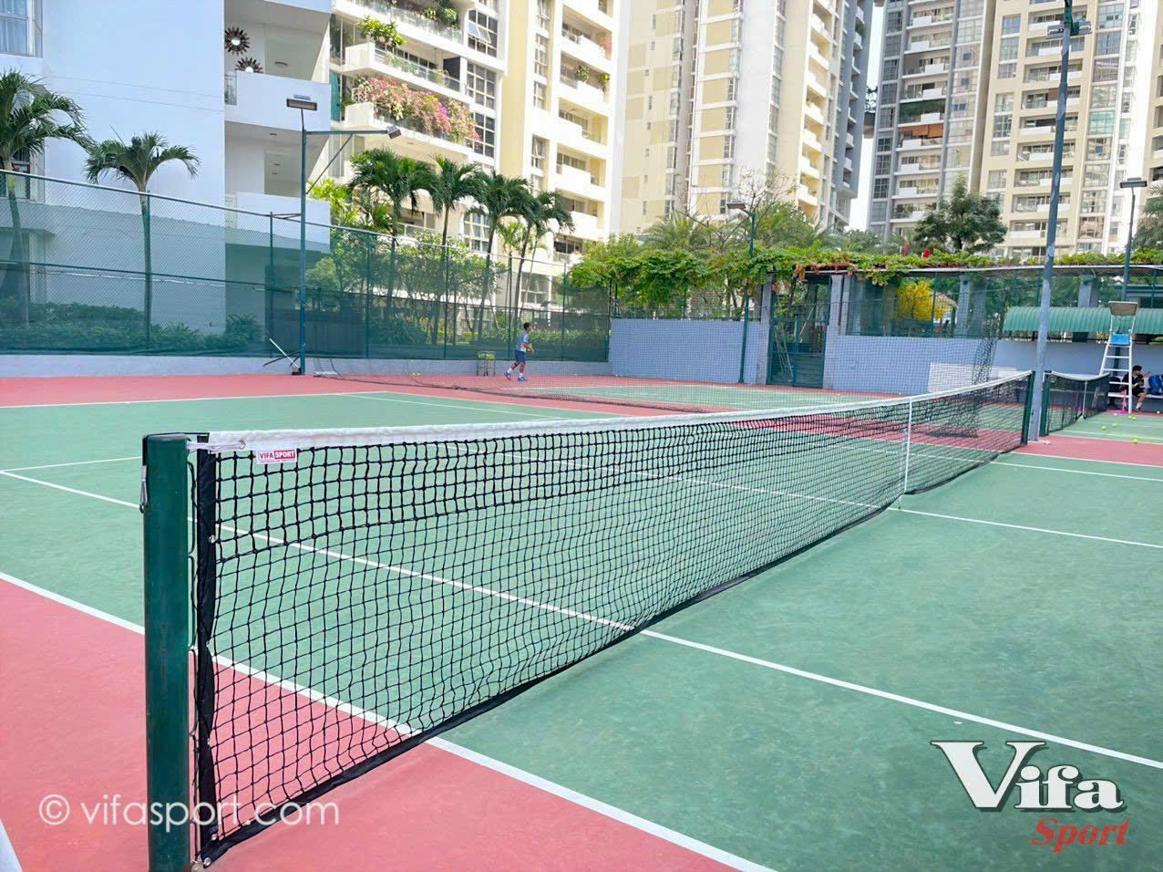 Lưới tennis thi đấu Vifa 323348C dài 12.7m cao 1.07m được làm từ sợi BR-PE 3.0mm chống nước,đạt tiêu chuẩn thi đấu