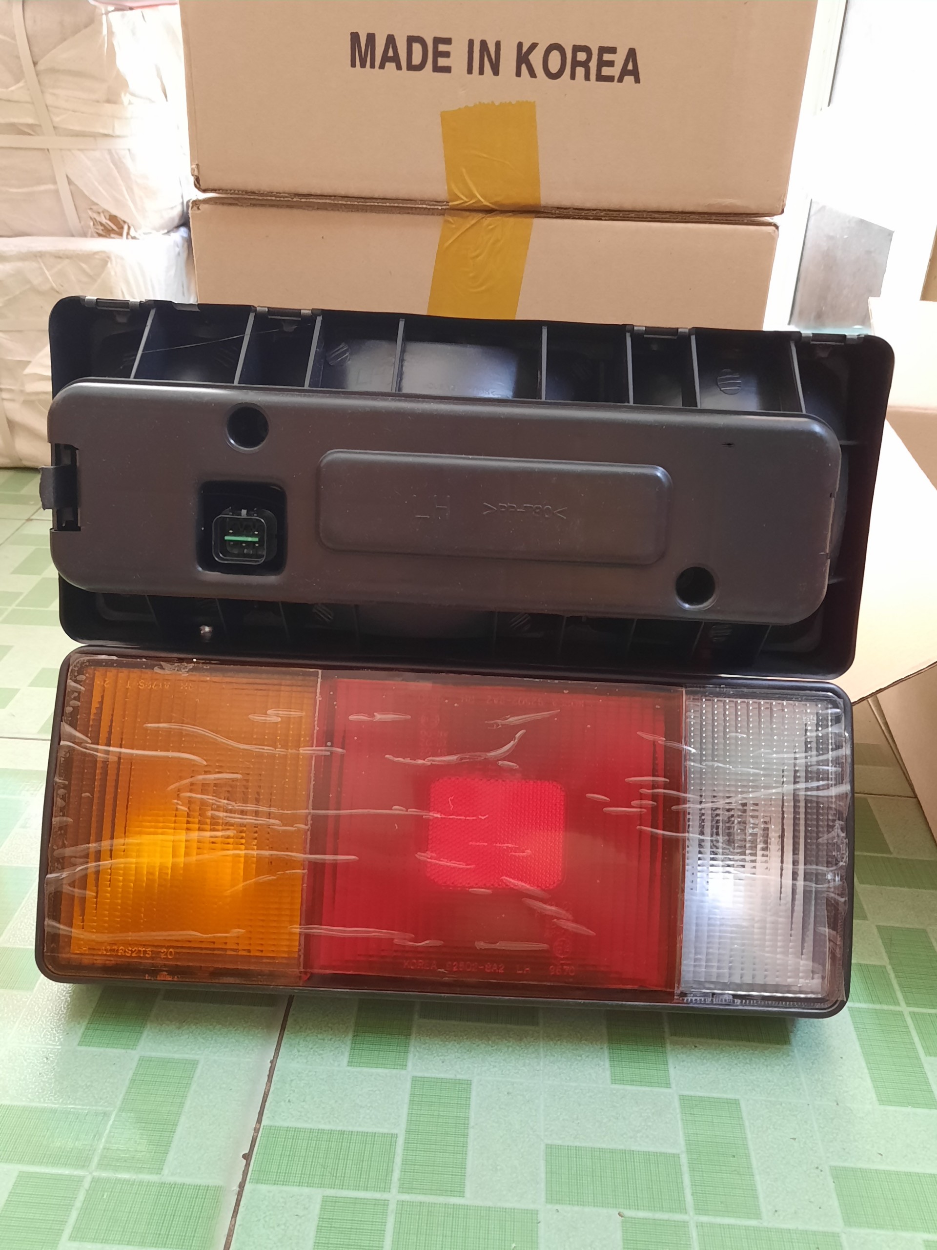ĐÈN HẬU XE TẢI HUYNDAI 2T5, 3T5, 5T, 15T, 24T, HD65, HD72, HD99, HD500, HD800, Mighty 2 và Emighty.