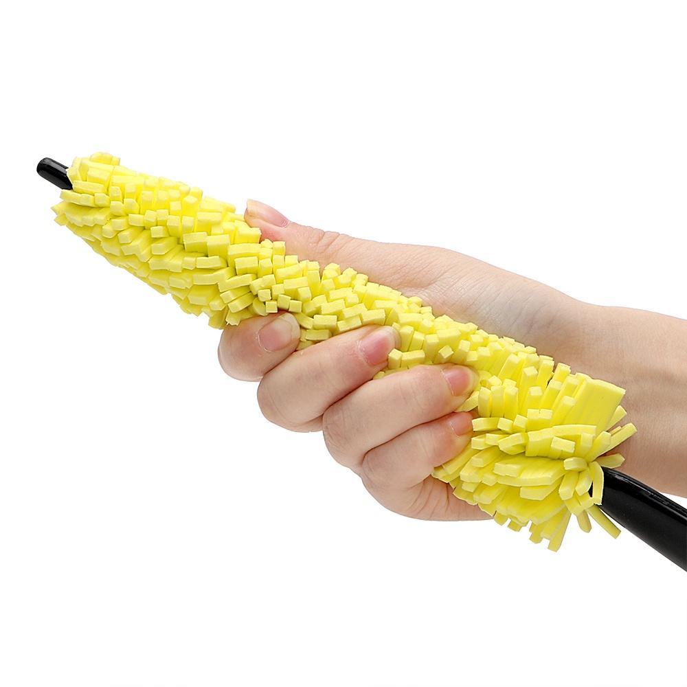 Cọ vệ sinh bánh xe hơi cán nhựa tiện dụng