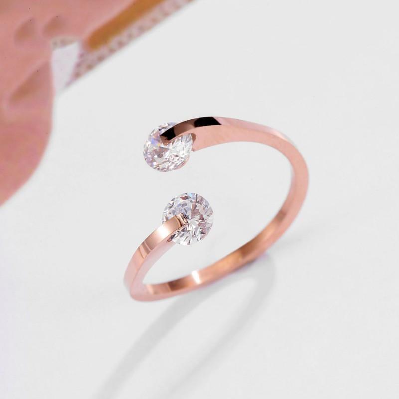 Nhẫn Hở 2 Viên Đá Titan Không Đen TT 2452