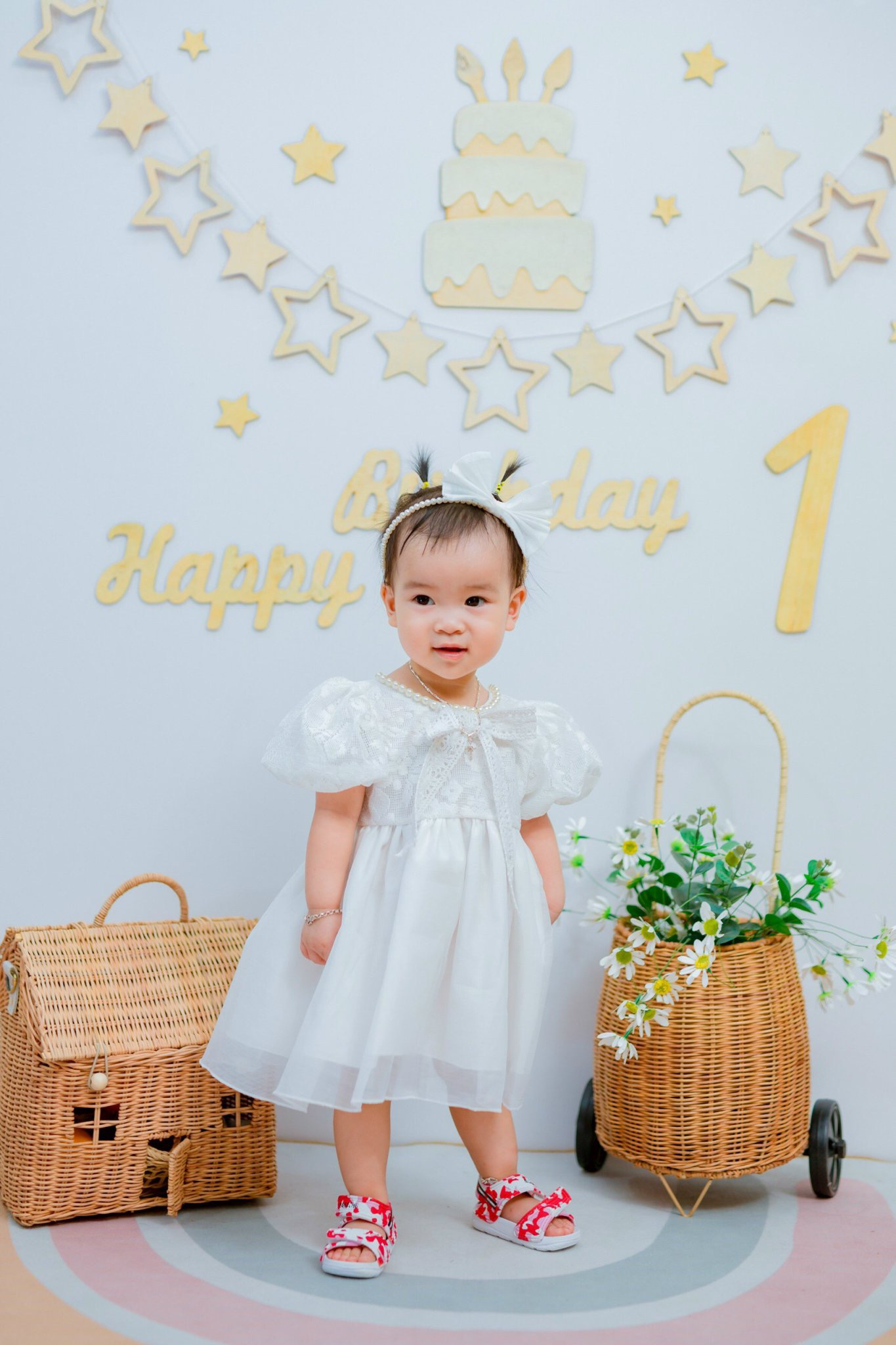 ￼[4-28kg] Váy Trắng Công Chúa Ren Cài NHÍM XÙ KIDS Cho Bé Gái 1 Tuổi Đến 8 Tuổi V080