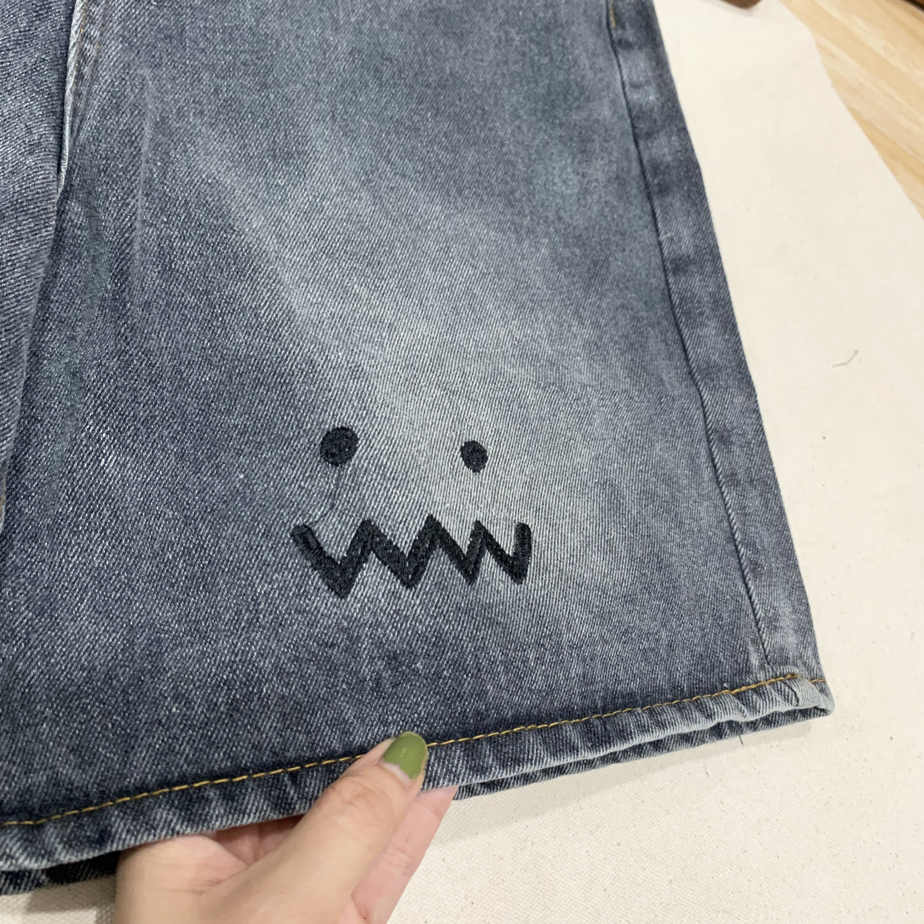 Quần Short Jean Ngố Đùi Thêu Mặt Cười Cạp Cao Ống Rộng Ulzzang - MM