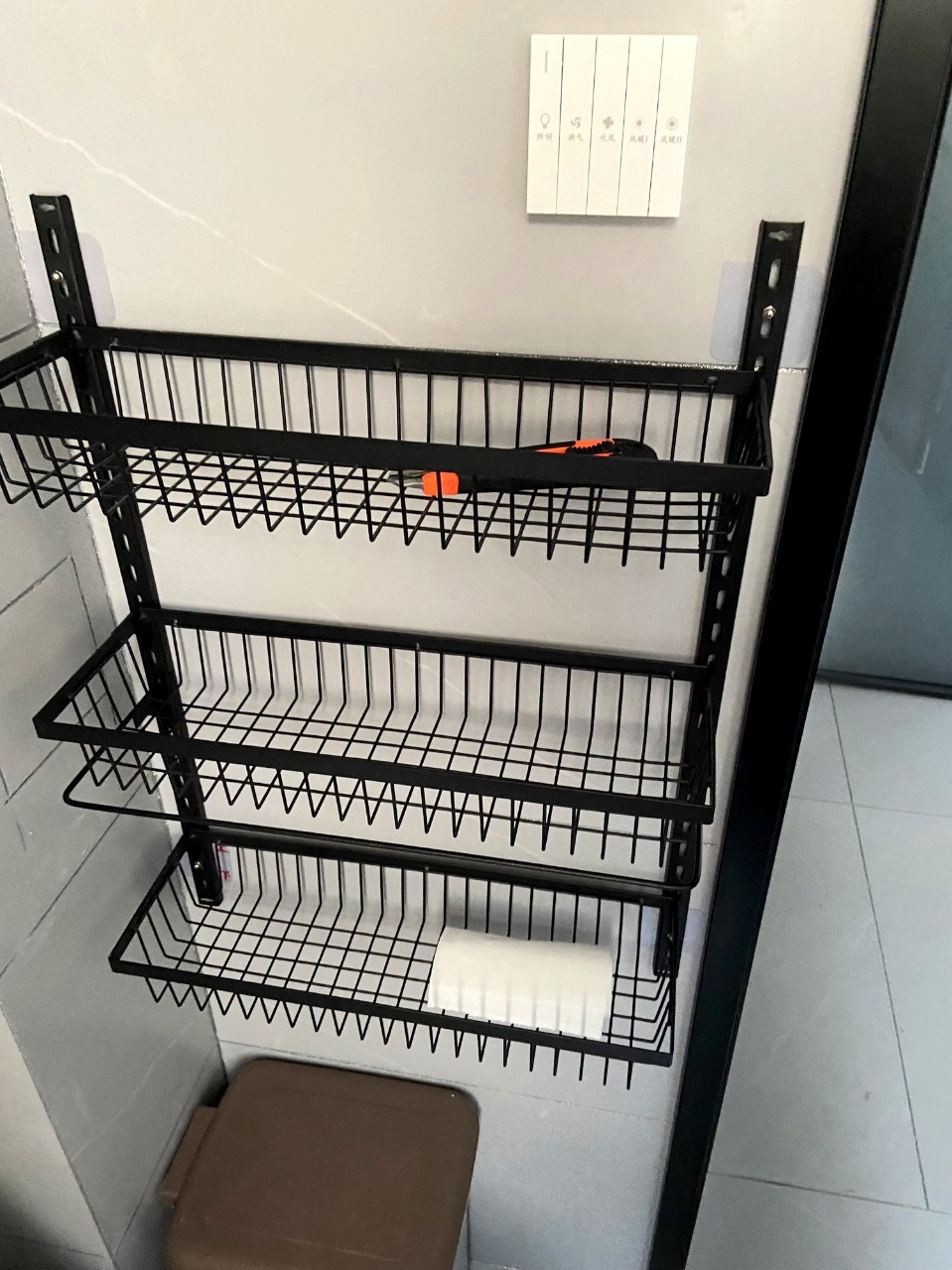 Kệ treo đồ nhà bếp không cần khoan tường size 65x32x16 cm