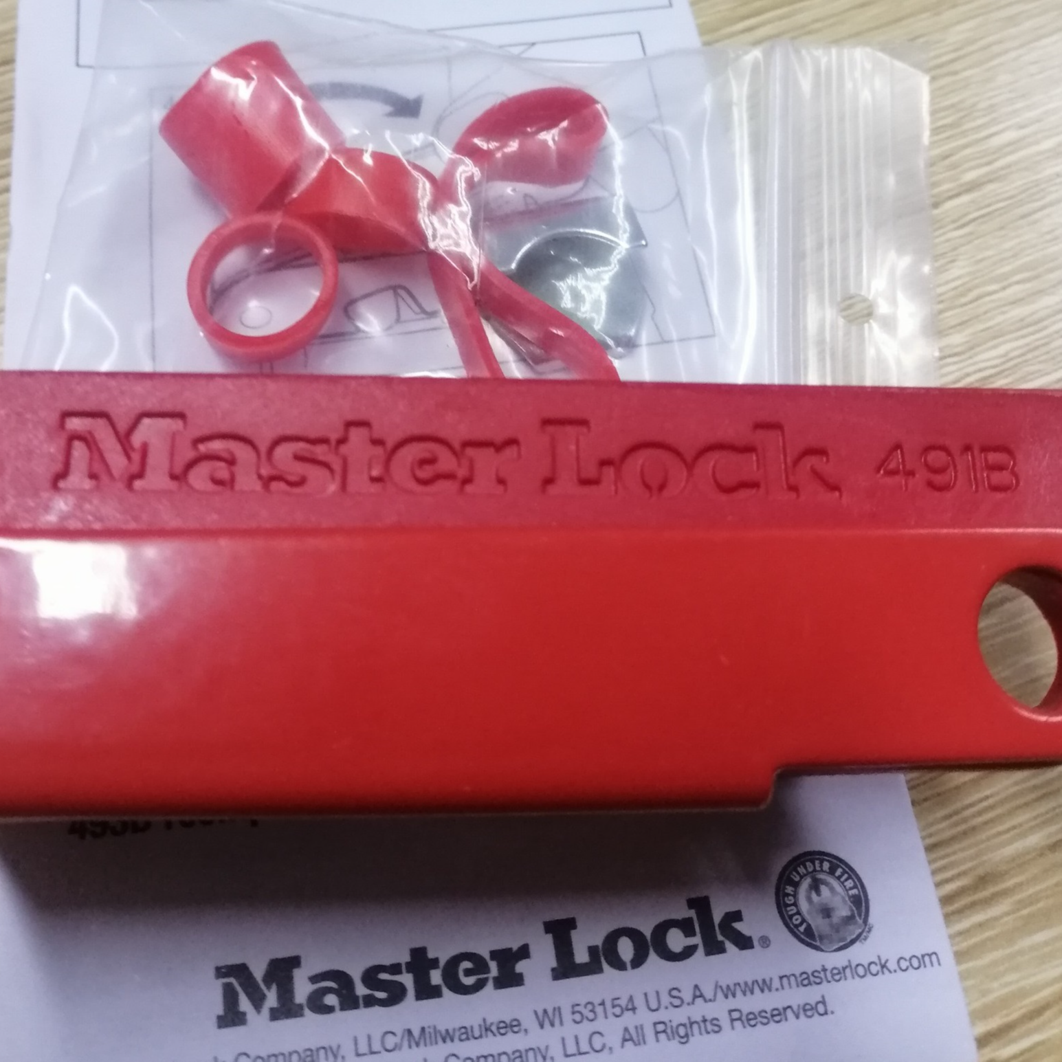 Khóa ngắt cầu giao Master Lock 491B