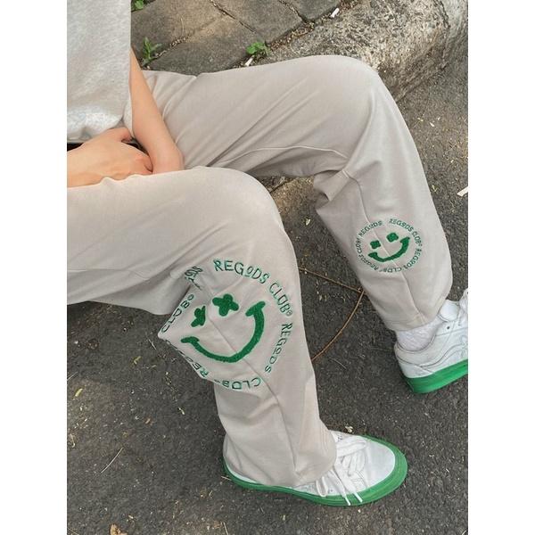 Quần dài Sweatpants thêu xù Smile Regods Unisex Form rộng