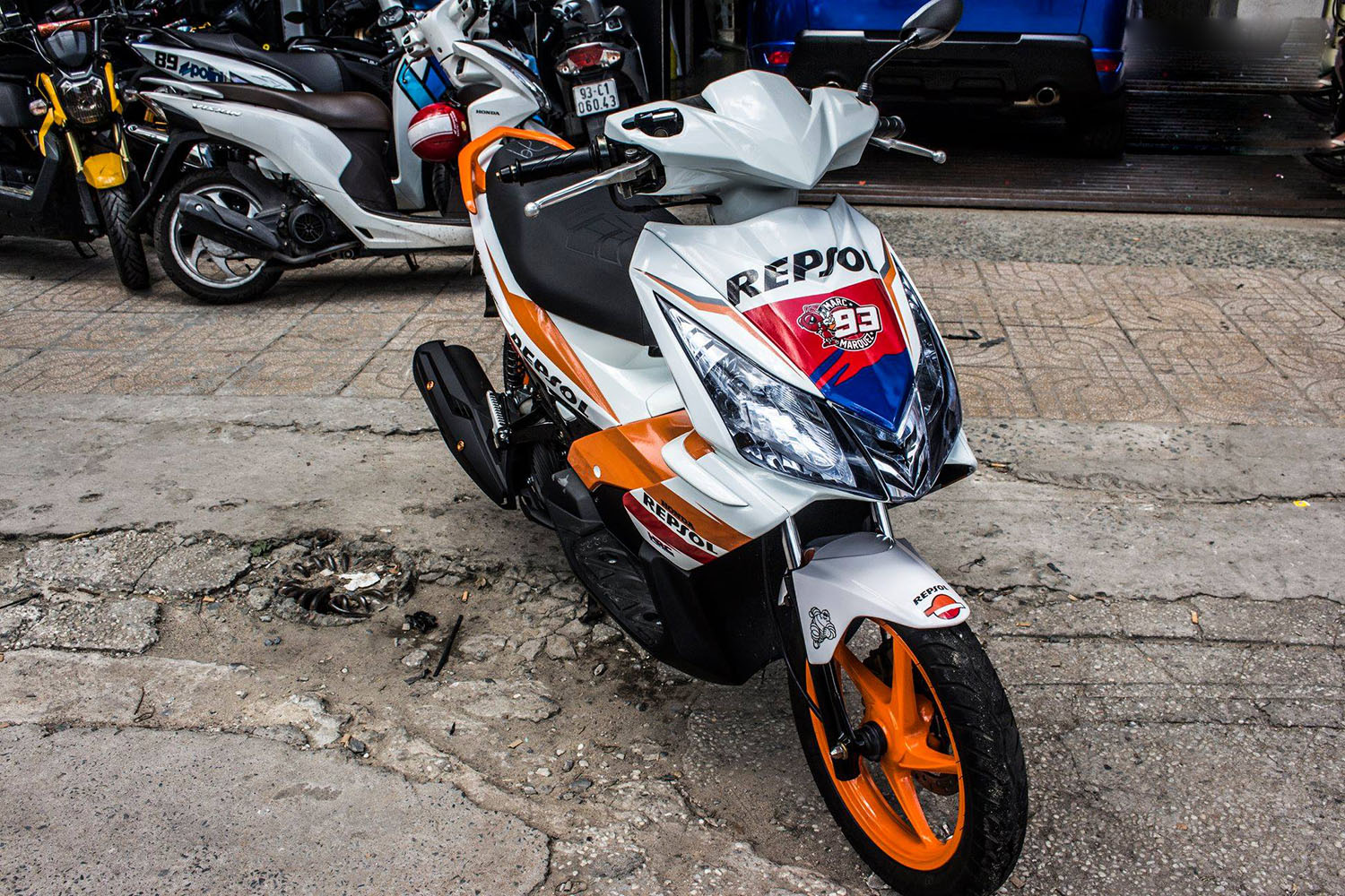 Tem trùm Air Blade 2010 White Repsol