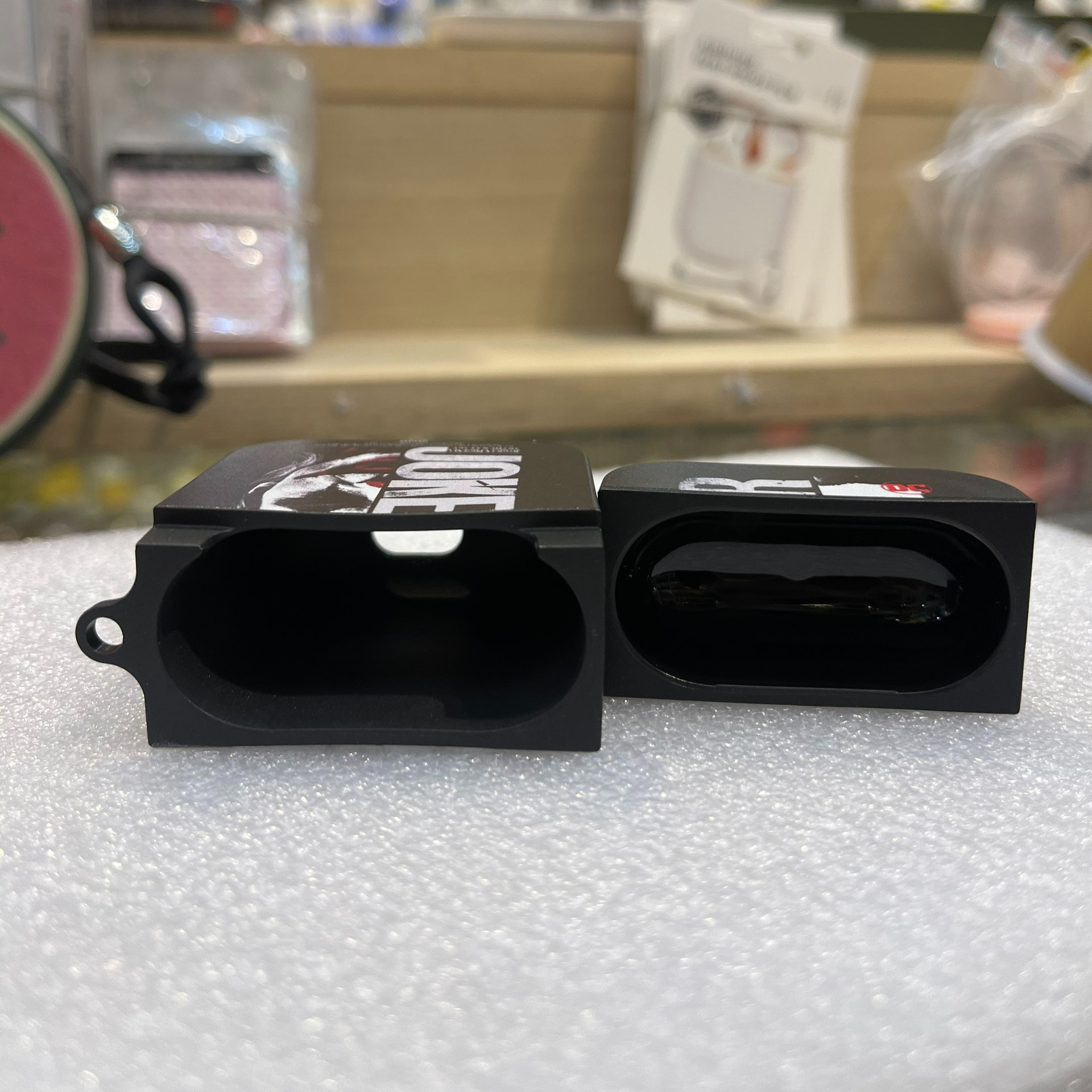 Bao Case Silicon Cho Tai Nghe Apple AirPods 1 / AirPods 2 - Joker Màu Đen