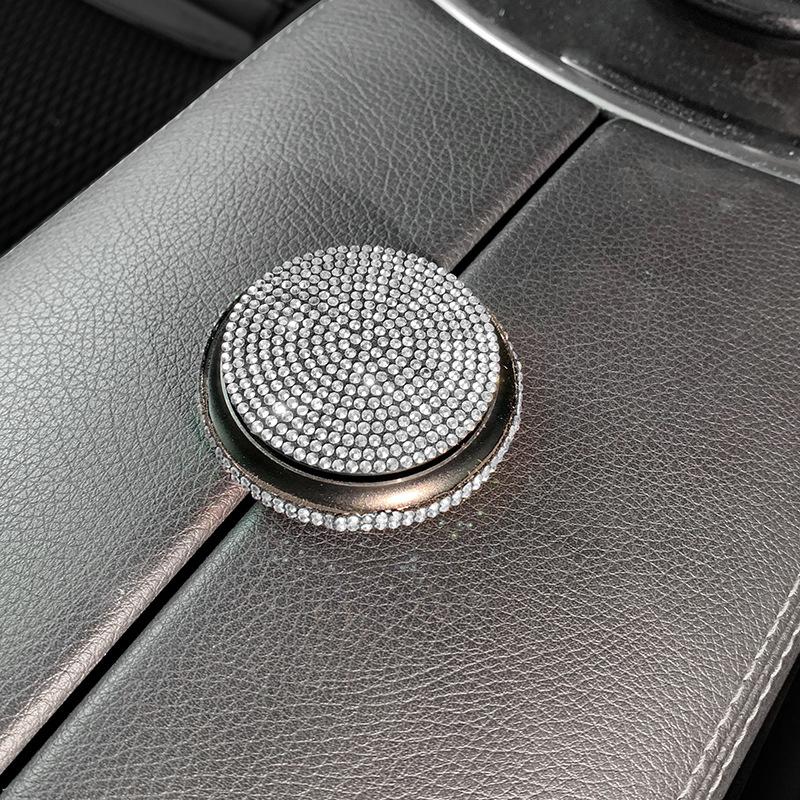 Phong cách mới nhất của nước hoa xe hơi trang trí xe hơi tinh dầu thơm nạm kim cương nước hoa sáng tạo phong cách nữ thần màu đỏ nước hoa thơm nhẹ hương thơm nữ