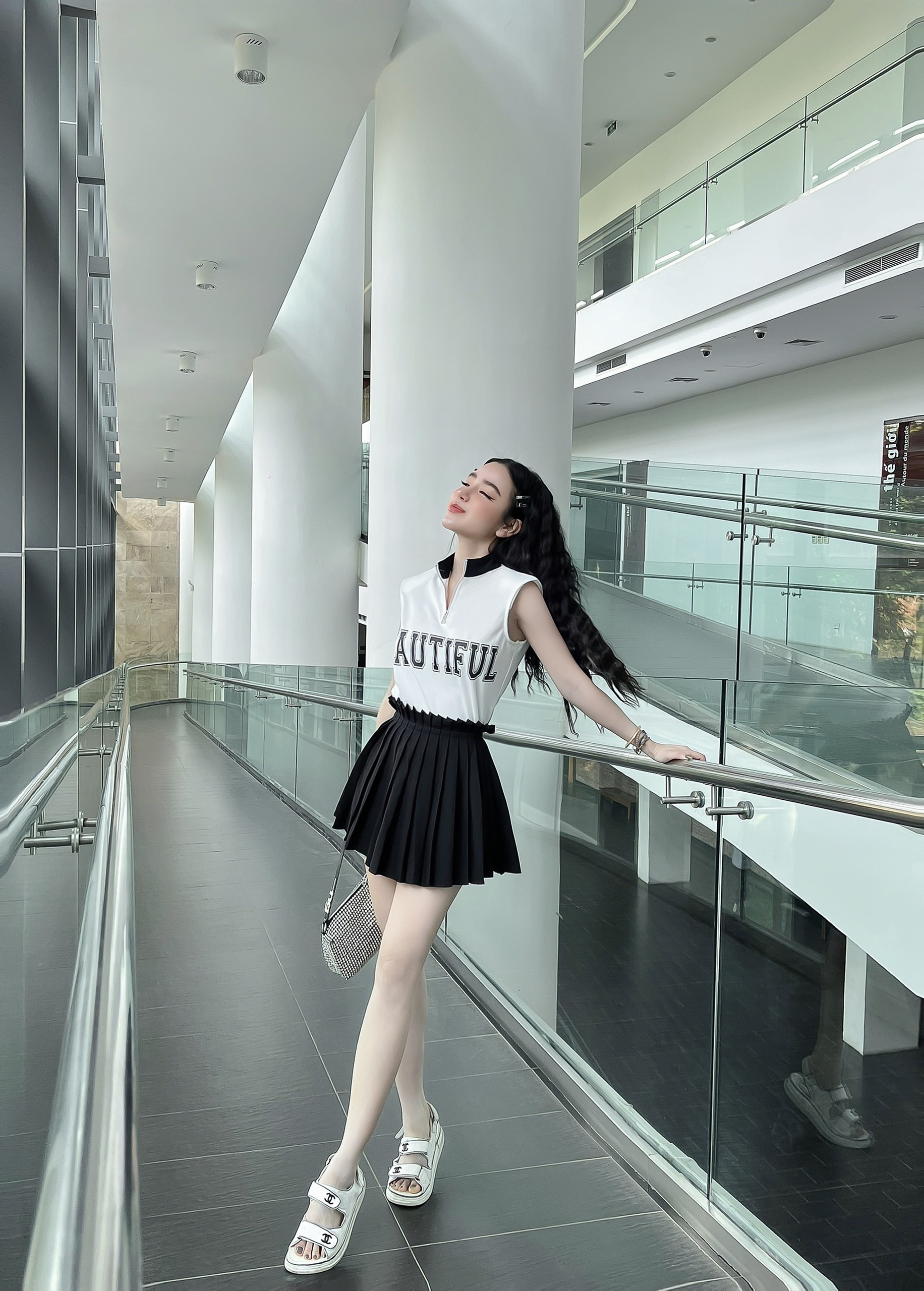 Đầm len nữ cổ tim viền răng cưa