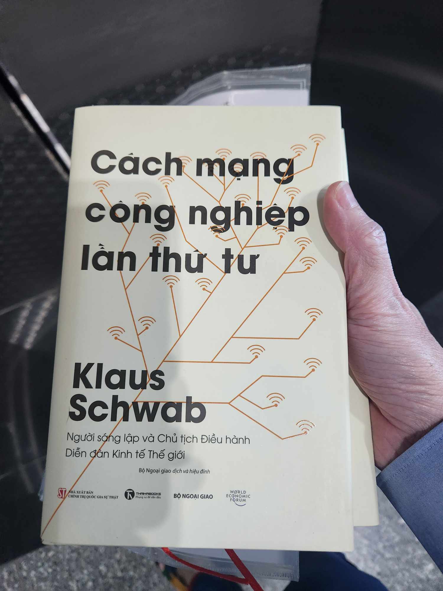 (Bìa cứng) CÁCH MẠNG CÔNG NGHIỆP LẦN THỨ TƯ - Klaus Schwab – Bộ ngoại giao dịch – Thái Hà Books