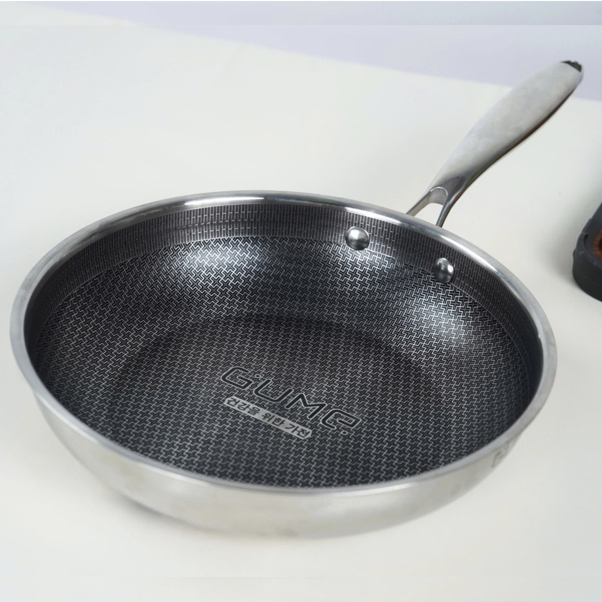 Chảo inox 18/10 đúc liền khối chống dính Blackcube Gu Me Hàn Quốc size 24/28cm đáy từ kèm vung kính, hành chính hãng