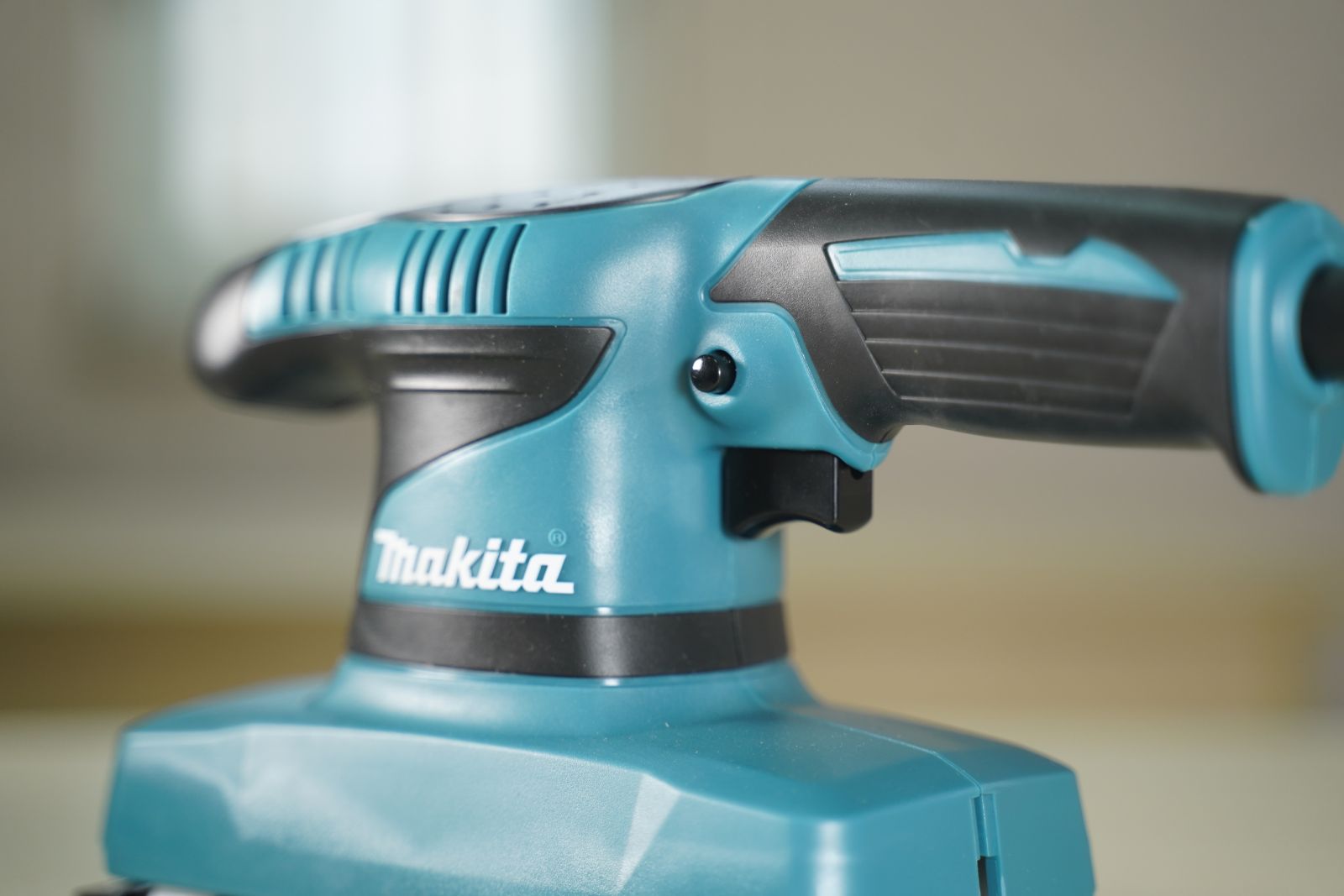 Máy Chà Nhám Rung Chữ Nhật Makita 9035H - Hàng chính hãng