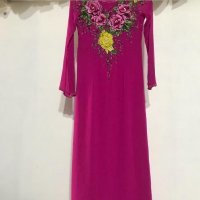 Áo dài hồng tím điểm hoa
