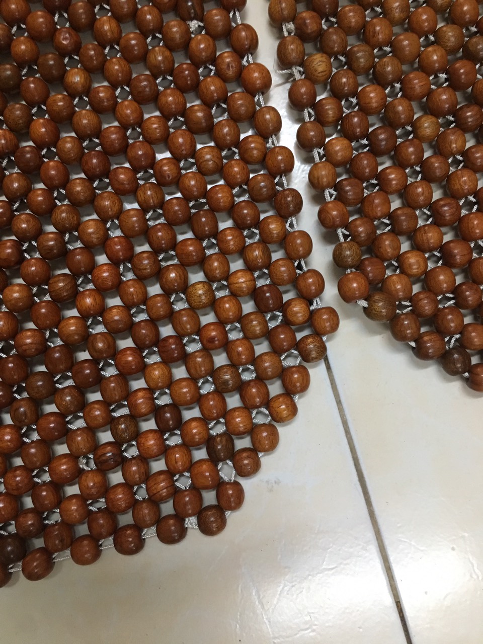 Đệm Lót Ghế Văn Phòng Hạt Gỗ Hương Đỏ Mộc hạt 1,2cm - Nệm mát xa mông cho ghế văn phòng - Ghế xoay -Bàn ghế - Nội thất Hòa Phát