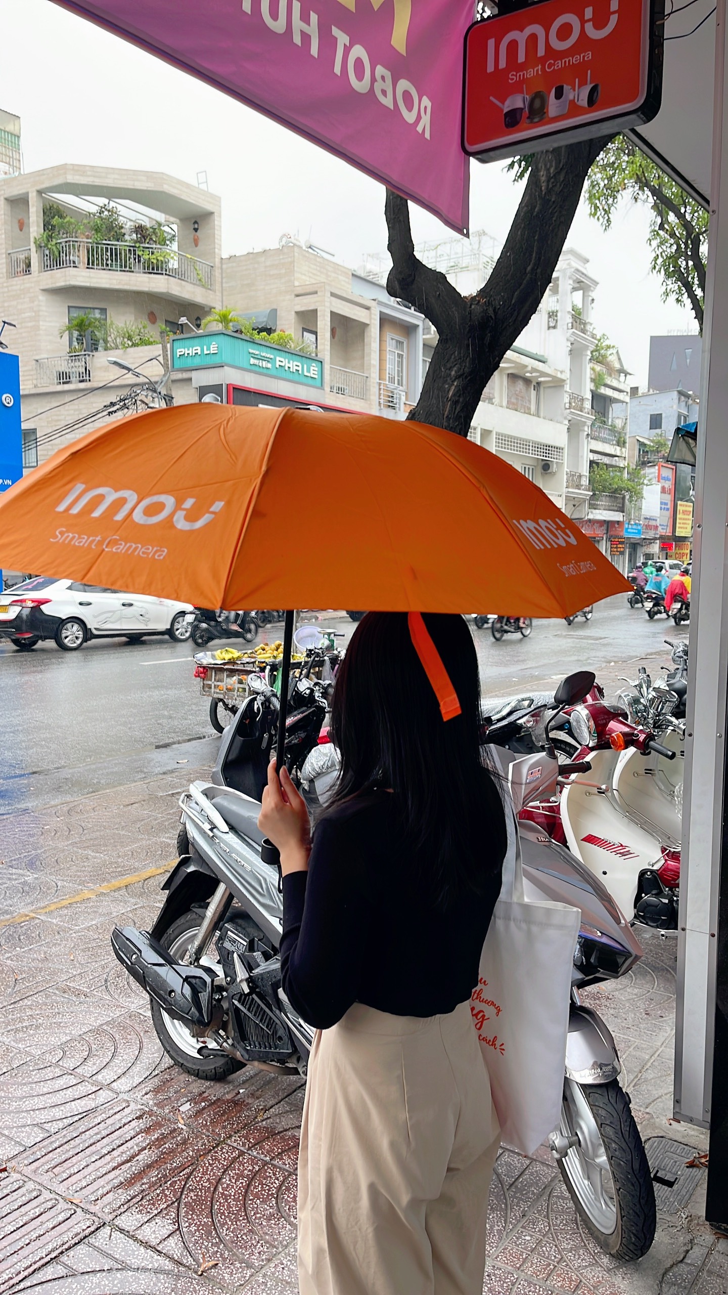 Dù đi mưa gấp gọn IMOU màu cam, nổi bật