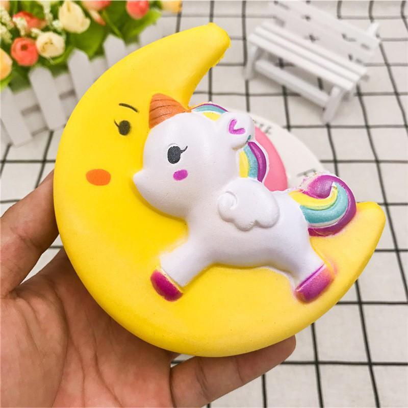 SquiShy NGỰA ÔM TRĂNG