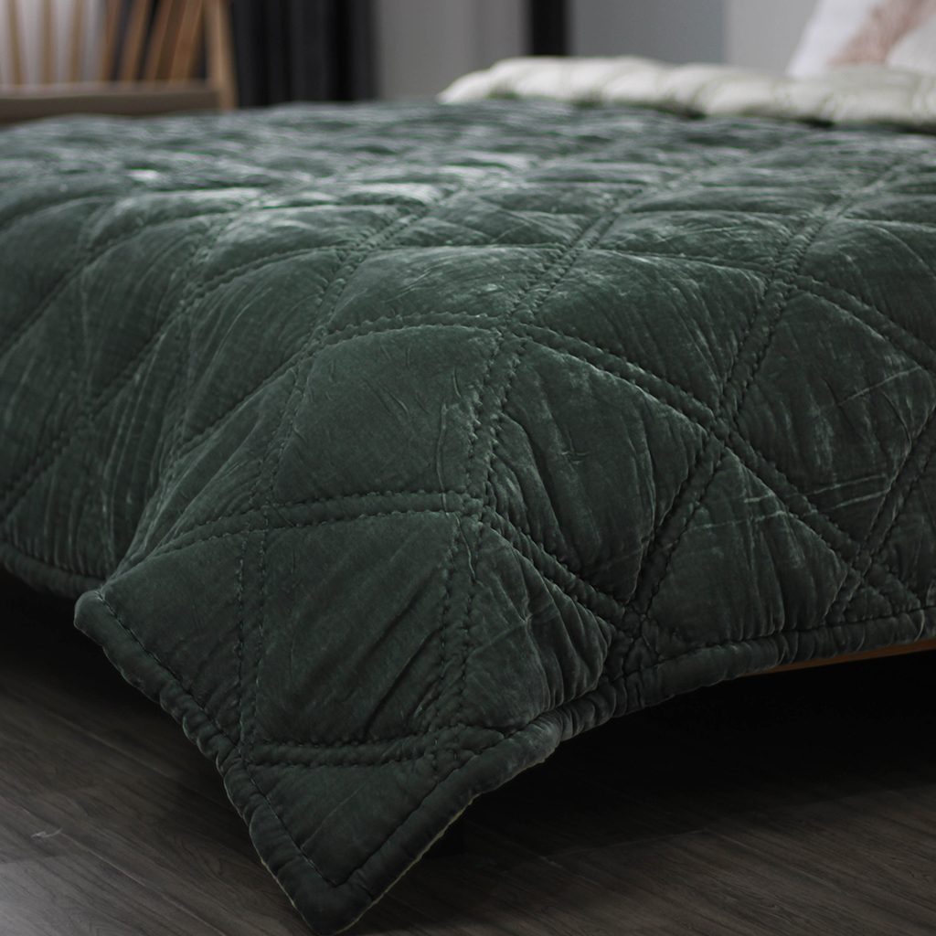 Chăn Nhung Lụa Chần Bông Điều Hòa Cao Cấp Dùng Bốn Mùa - Chăn Khâu Quả Trám Đôi I Silk Velvet Blanket.