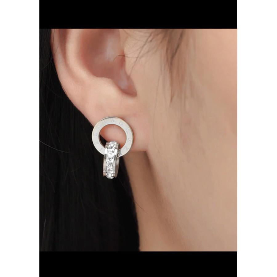 Bông tai titanium cao cấp không đen khắc số la mã BHBT326