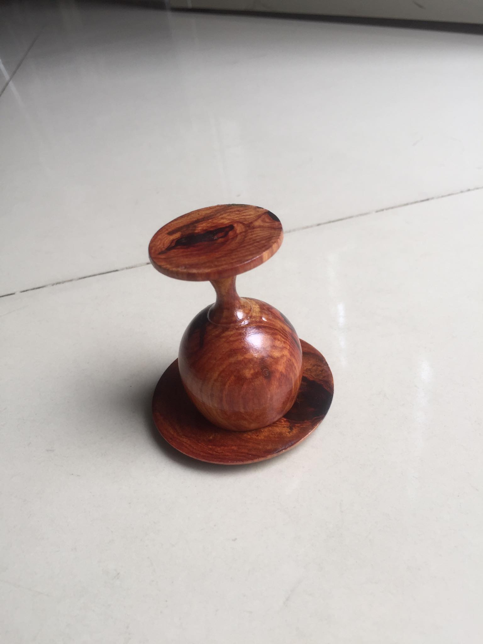 Bộ bình trà\rượu gỗ cẩm lại việt nam, gồm bình , tách và đĩa đi kèm