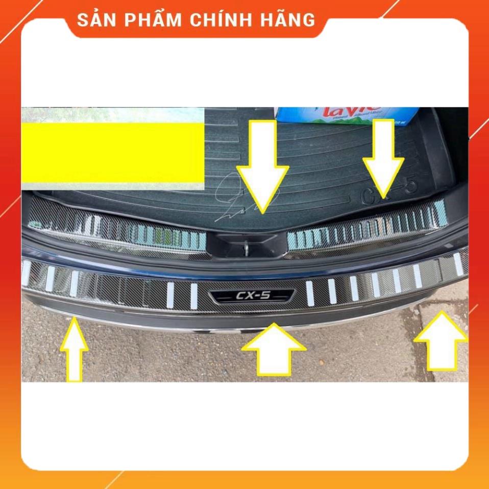 Bộ bậc giẫm trong+ ngoài và chống trầy cốp trong + ngoài vân cacbon xe Cx5 2018-2021