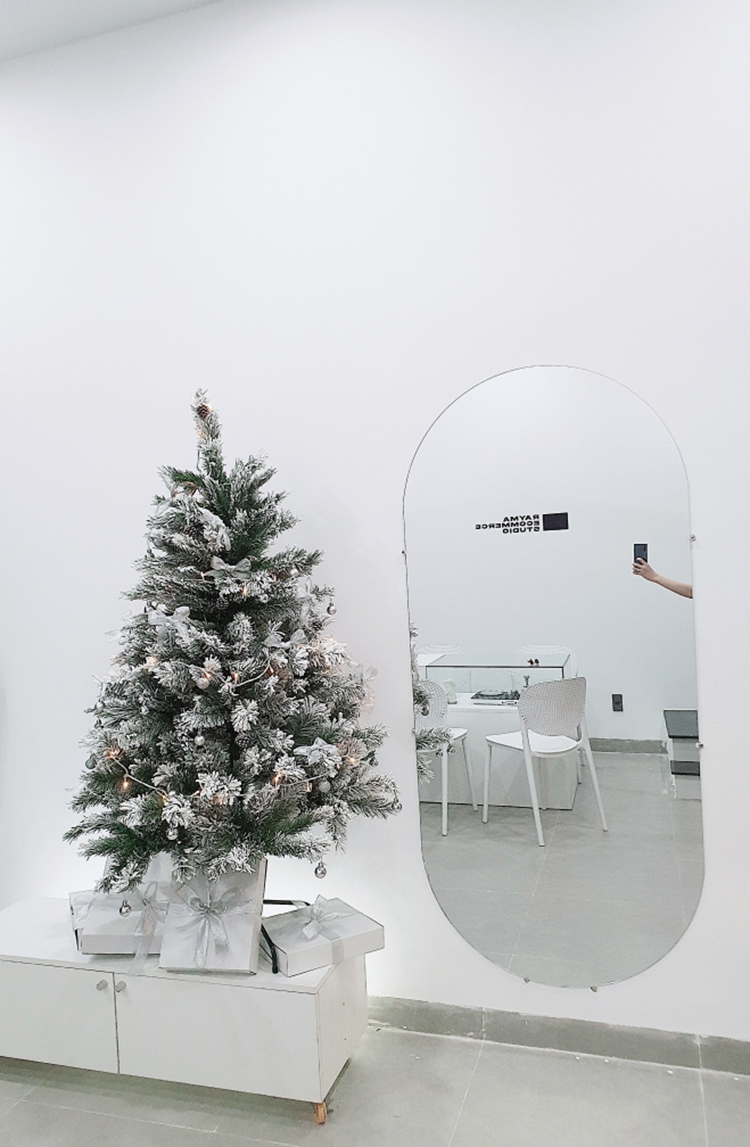 Cây thông noel phủ tuyết - Tán dày và đẹp, cây thông chắc chắn và dể tháo lắp