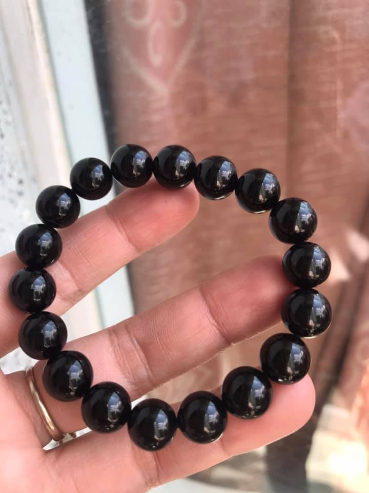 Vòng Tay May Mắn Đá Mã Não Đen Đậm Đẹp Size 10mm 18 Hạt Nữ mạng Thủy mạng Mộc ạ
