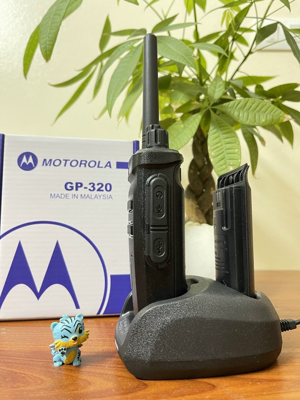 Bộ đàm Motorola GP-320 phiên bản mới tự động dò tần số - Hàng nhập khẩu