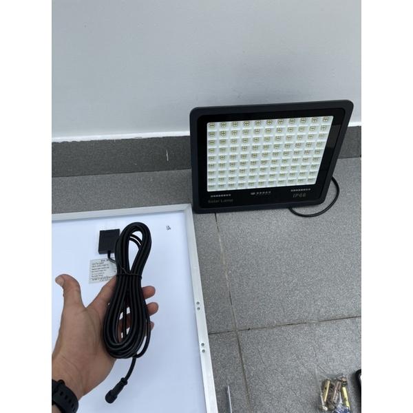 Đèn năng lượng mặt trời 200W mắt lồi sáng xa rộng sáng liên tục 12 tiếng chống nước IP67
