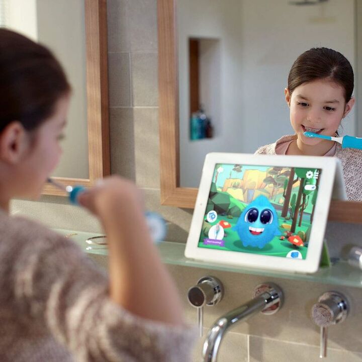 Bàn chải đánh răng điện dành cho trẻ em nhãn hiệu Philips Sonicare For Kids HX6322/04 Kết nối Bluetooth trên ứng dụng - HÀNG NHẬP KHẨU