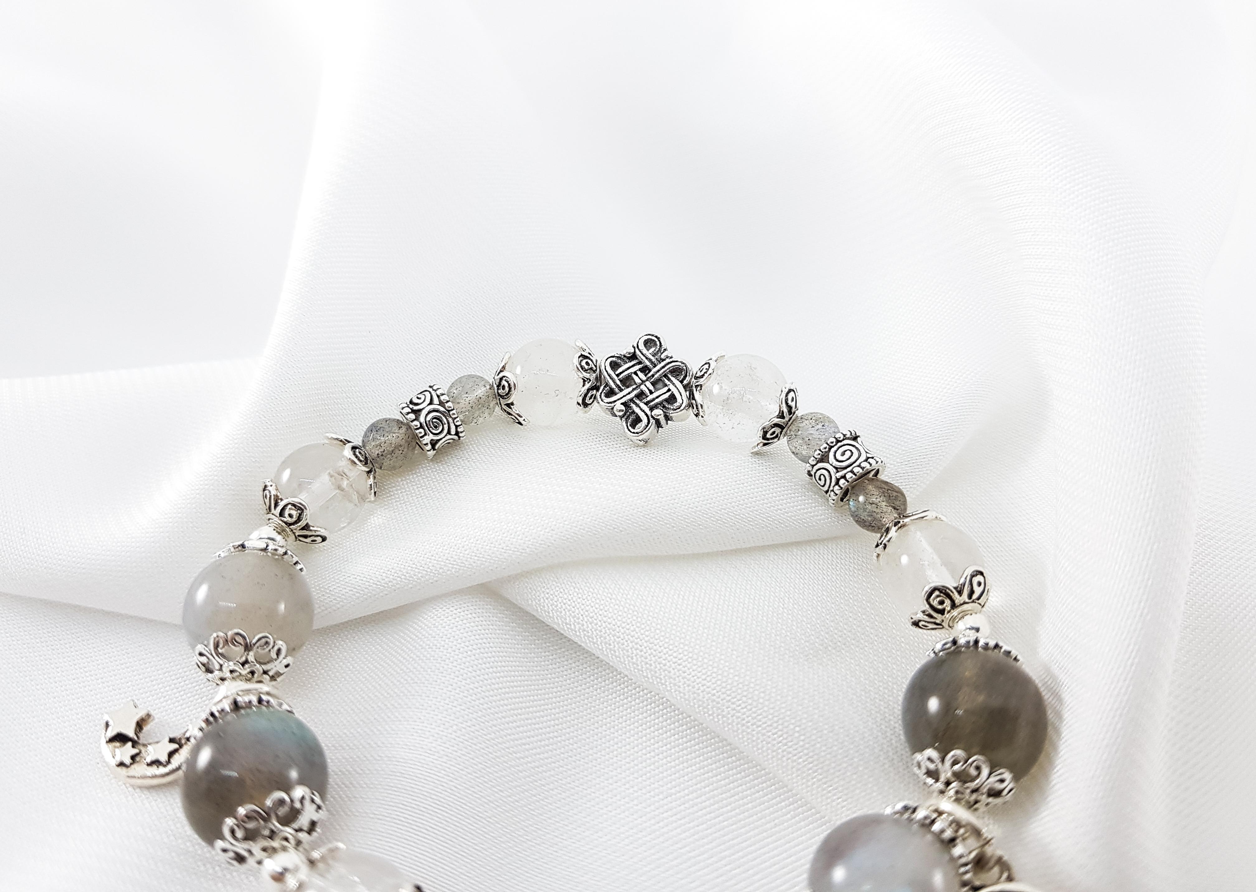 Vòng tay mệnh kim, thủy đá ưu linh trắng mix đá moonstone+ charm trắng, mây, lá