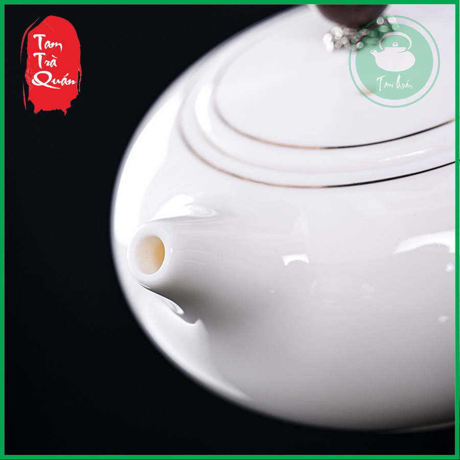 Ấm trà sứ trắng Đức Hóa cán gỗ 240ml