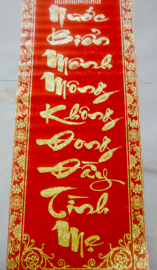 Cặp liễn nhung câu đối đỏ trang trí-Nước biển mênh mông không đong đầy tình mẹ