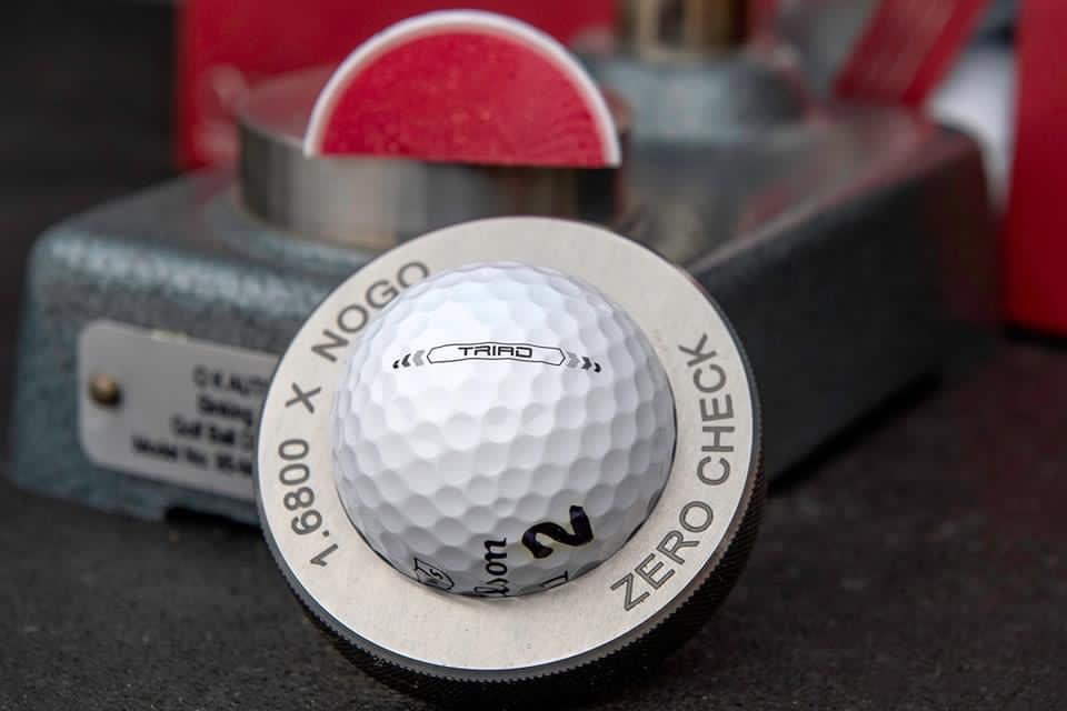 Bóng golf Wilson Triad