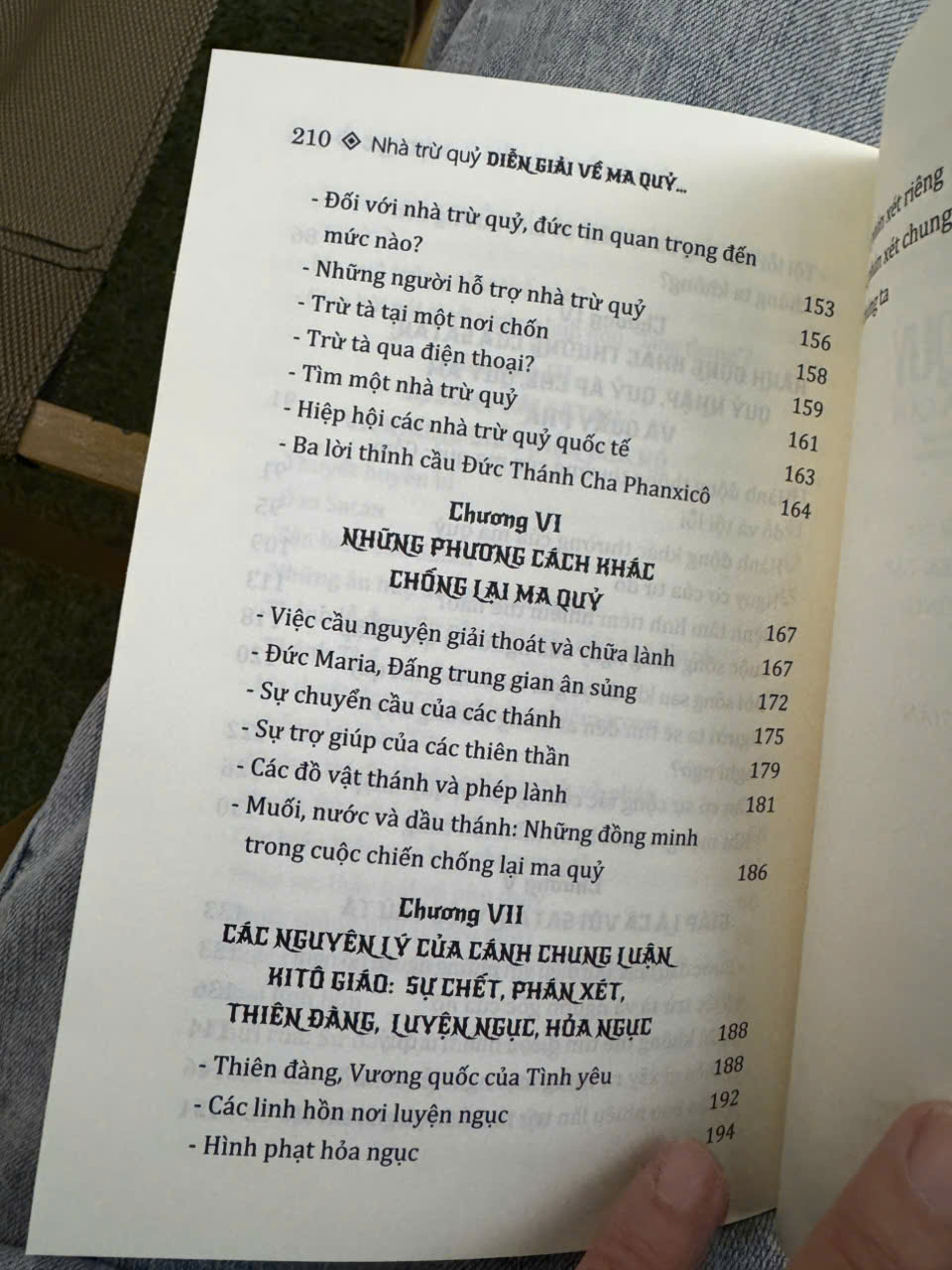 NHÀ TRỪ QUỶ: Diễn Giải Về Ma Quỷ - Những Chiêu Trò Của Satan Và Đạo Quân Thiên Thần Sa Ngã – Nxb Tri Thức