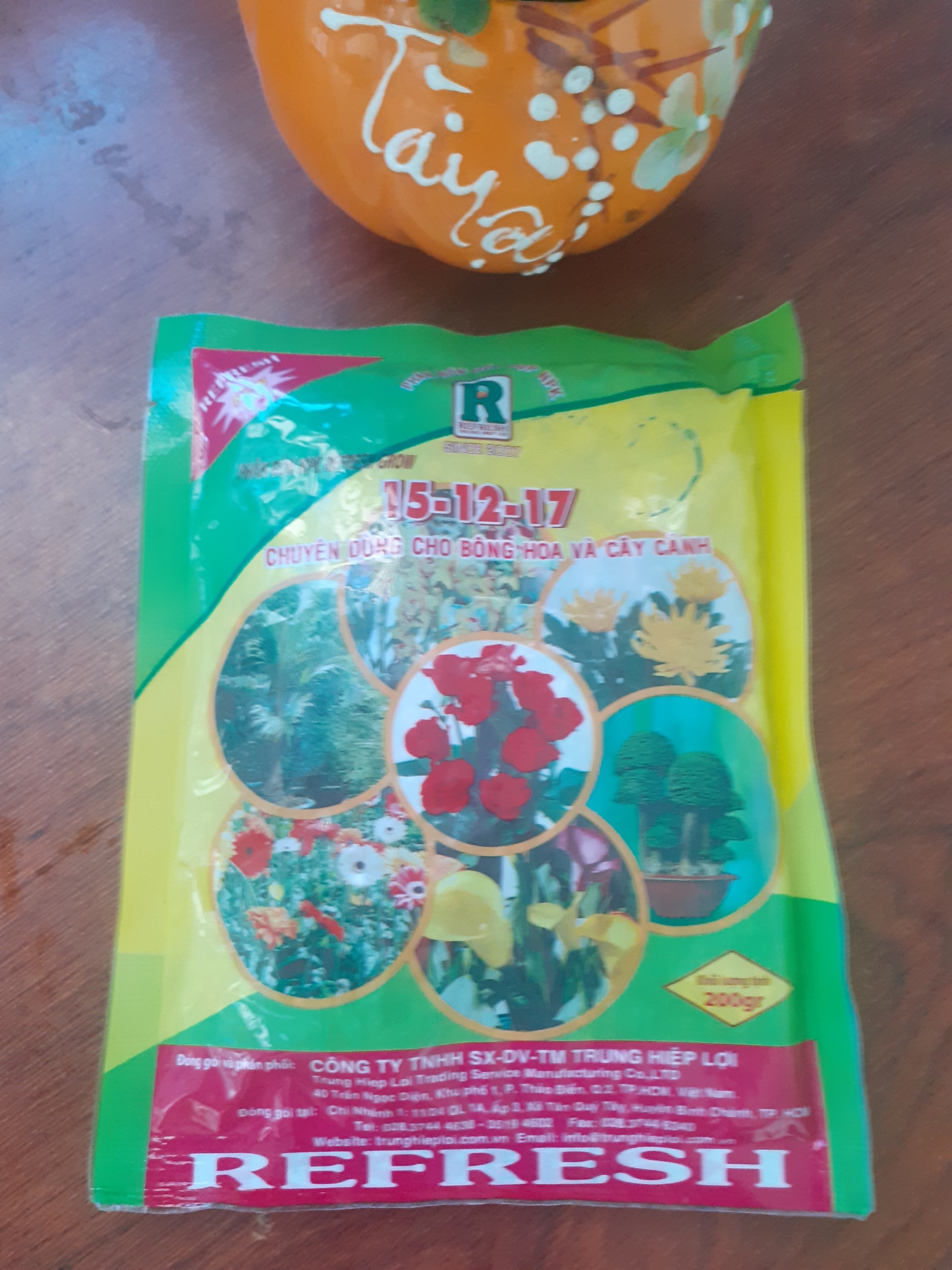 Gói 200gr N-P-K hỗn hợp chuyên dùng cho hoa – cây cảnh 15-12-17 Phân nhiều màu.