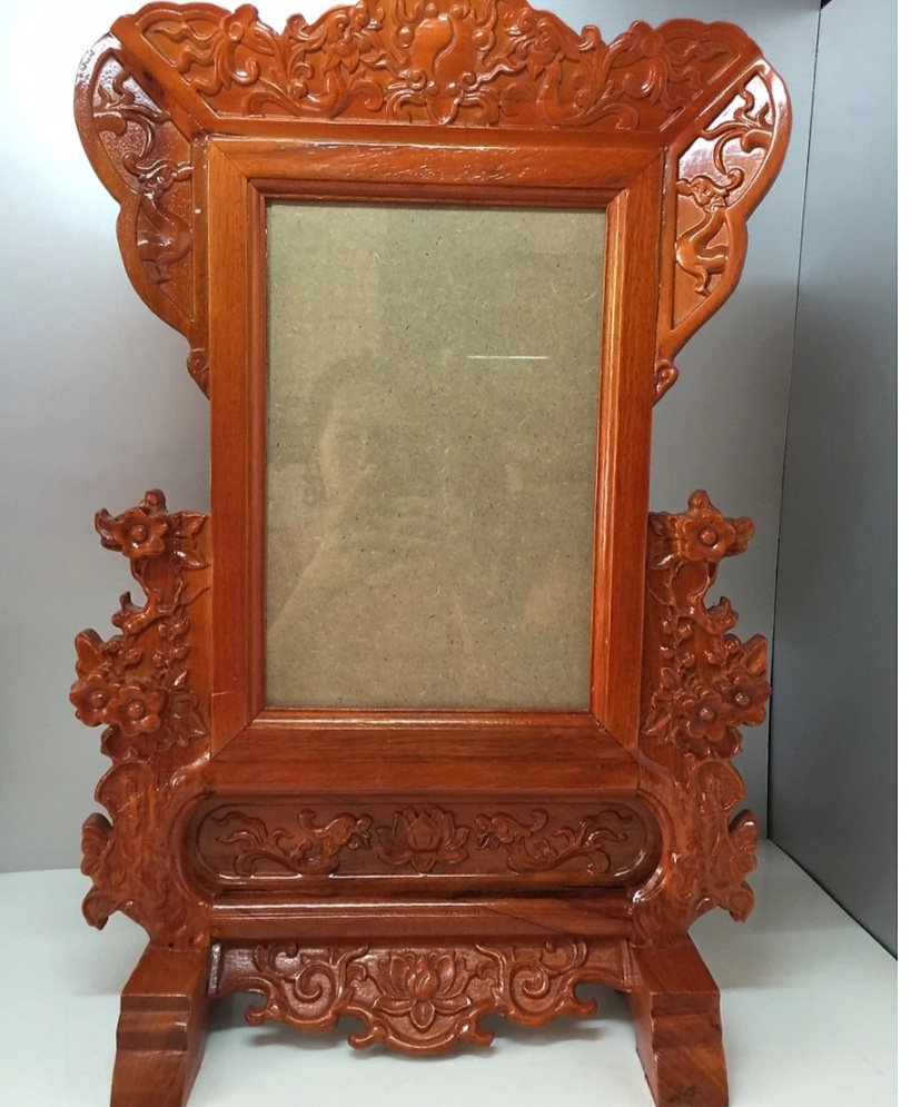 Khung ảnh thờ,khung hình thờ chạm khắc hoa mai gỗ hương 25 X 35 cm