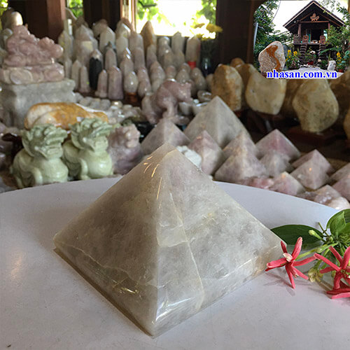 Kim Tự Tháp Đá Thạch Anh Hồng Tự Nhiên Khử Tia Bức Xạ T464 Phong Thủy nặng 1.16Kg kích thước 11x11.5cm – Vật phẩm phong thủy may mắn