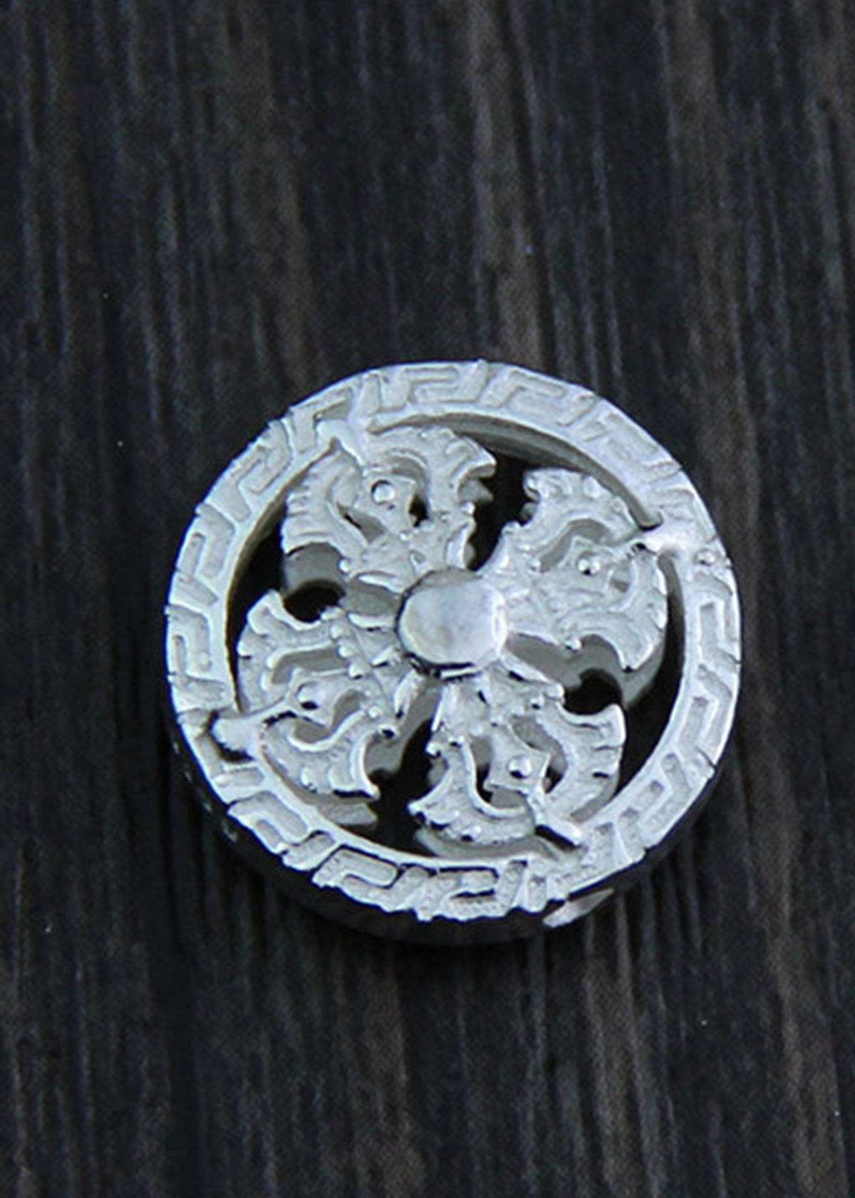Charm bạc tròn họa tiết bánh xe pháp luân xỏ ngang - Ngọc Quý Gemstones