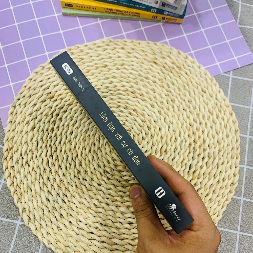 Làm Bạn Với Sự Cô Đơn - Bản Quyền