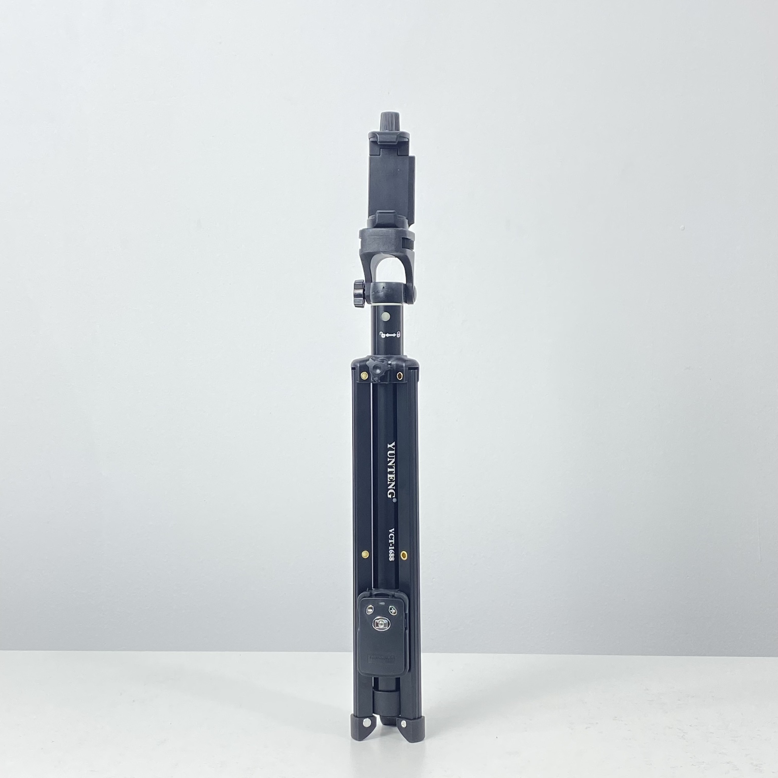 Gậy Chụp Hình Tripod 3 Chân Đa Năng 1688 Có Remote Bluetooth - Gậy Tự Sướng Kiêm Chân Đế Kẹp Điện Thoại, Máy Ảnh