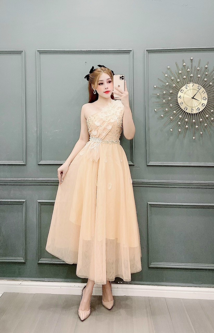 Đầm xoè dự tiệc lệch vai kết hoa nổi và cườm TRIPBLE T DRESS - size M/L - MS149V