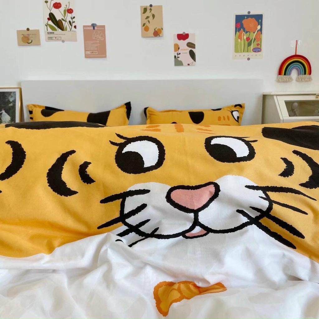 Bộ chăn ga gối Cotton poly M2T bedding gồm vỏ chăn mền, drap ga giường và 2 vỏ gối nằm họa tiết Hổ vằn
