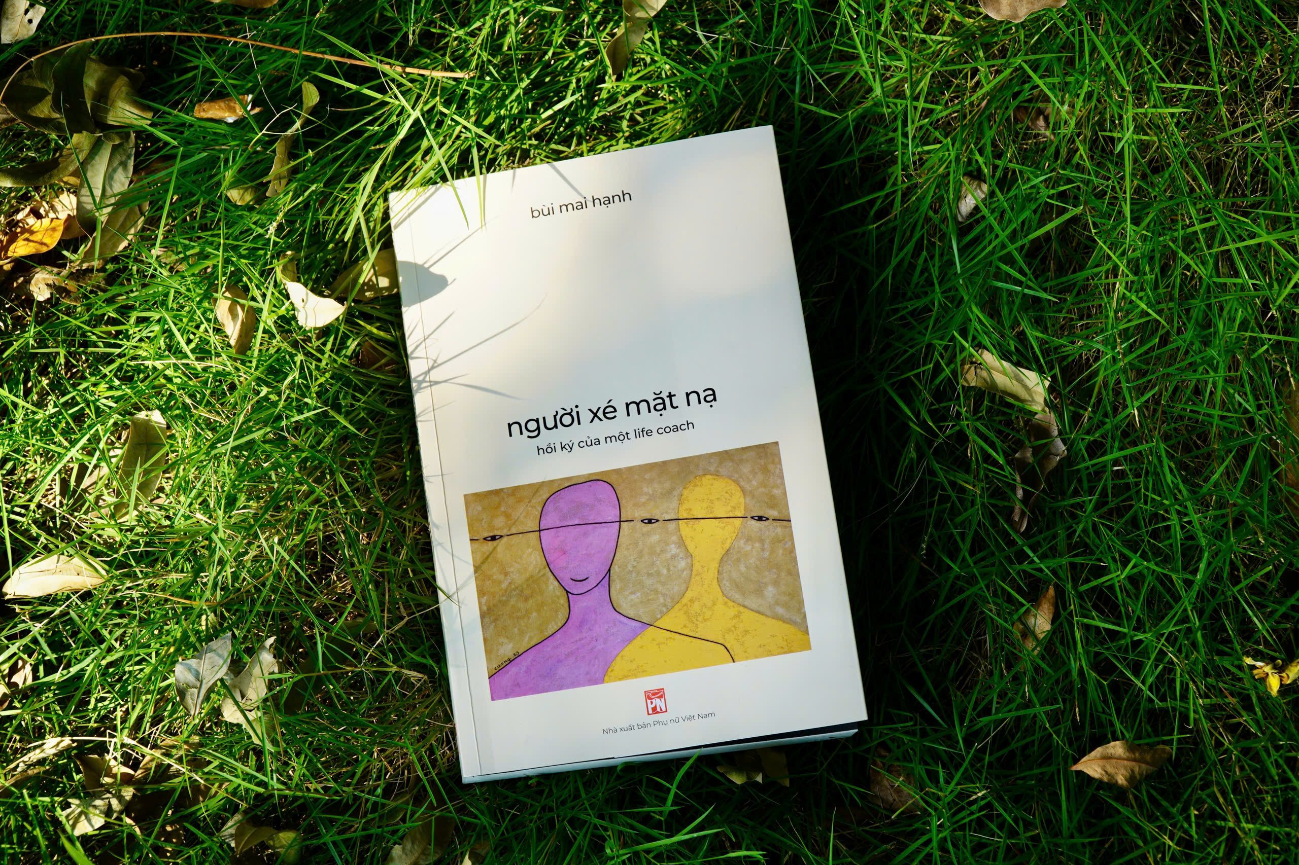 Sách - NGƯỜI XÉ MẶT NẠ - Hồi ký của một life coach