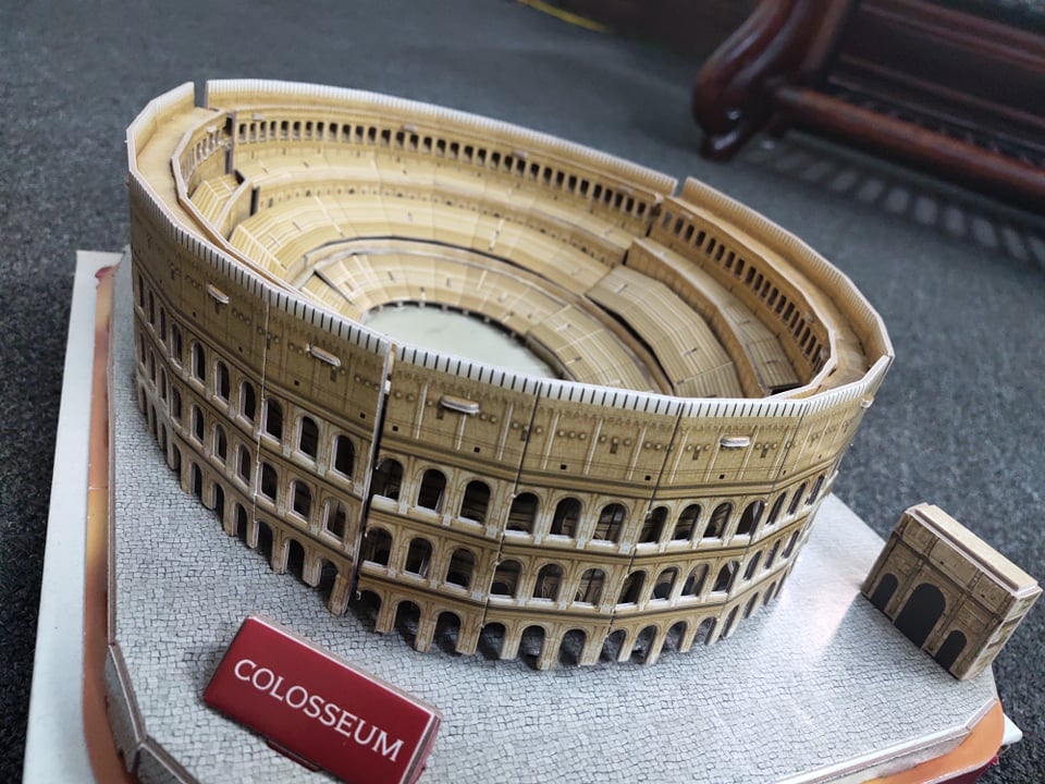 The Roman Empire : Colosseum